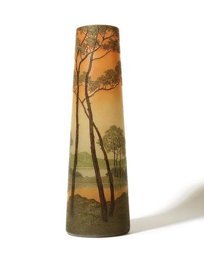 null LEGRAS Vase conique en verre à décor d’un paysage lacustre aux pins orangé et...
