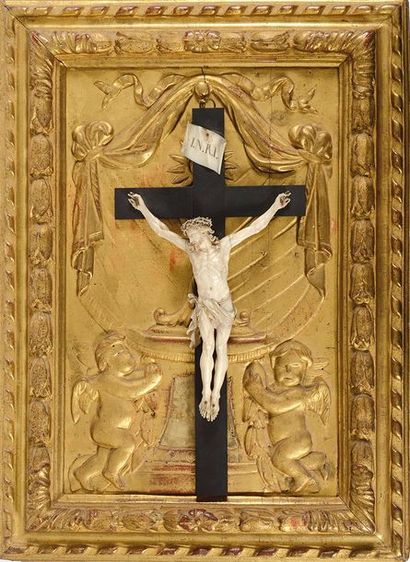 null Jean-Baptiste LEFEBVRE ( 1846-1906) Crucifix en ivoire représentant le Christ...