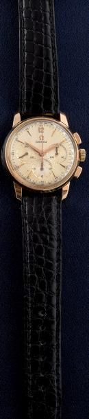 null OMEGA

Vers 1960

Splendide montre

chronographe

en or rose à mouvement mécanique.

Boîtier...