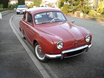 null 1957


RENAULT DAUPHINE


1956, à l’heure où le Franc n’est pas encore ancien,...