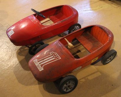  "Deux Baby Course - Automobiles pour Enfants" 
Deux automobiles à pédales pour enfants...