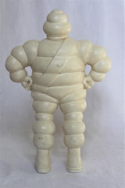null "Figurine Michelin"
Figurine Michelin dites "Le Fierot", en platre. H: 31 cm....