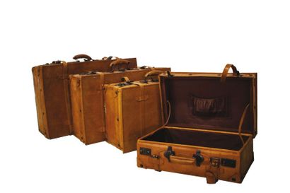 null "Valises en cuir" Ensemble de quatre valises en cuir marron, diverses tailles....