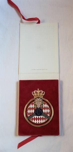 null "Automobile Club de Monaco" Badge de calandre émaillé, destiné aux membres de...