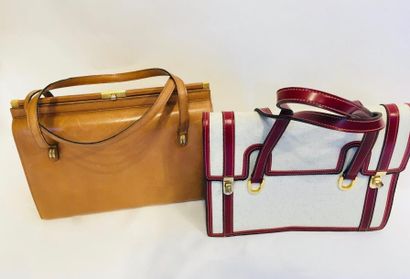 null BERNIA - ANONYME 2 sacs en cuir marron et tissu rouge 28 x 20 cm et 27 x 21...