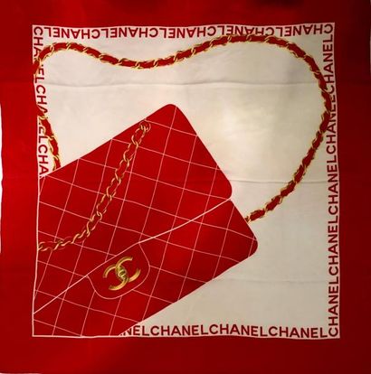 null CHANEL Foulard en soie rouge, motif figurant un sac classique, bon etat