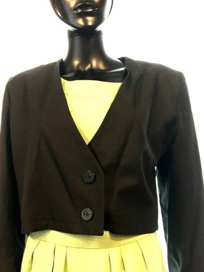 null YVES SAINT LAURENT Robe en soie vert anis On y joint, JEAN-LOUIS SHERRER Veste...