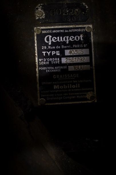 null 1960
PEUGEOT 403
COMMERCIALE
Châssis n°2861792
Rare version break U5
Carte grise...