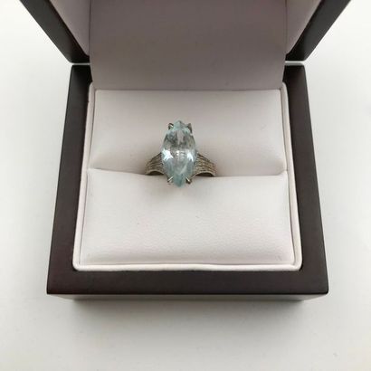 null An aquamarine and white gold ring.