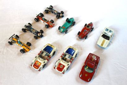 null "CORGI TOYS - Racing Cars"

Lot de dix miniatures au 1/43ème de la marque Corgi...