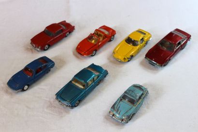 null "DINKY- TOYS - Ferrari, Porsche, Alfa Romeo, Monteverdi…."

Lot de sept miniatures...