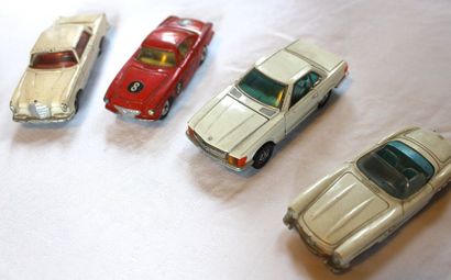 null "CORGI TOYS - Mercedes- Benz et Volvo"

Lot de onze miniatures au 1/43ème de...