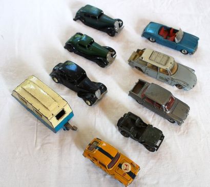 null "Miniatures DINKY- TOYS - Divers"

Lot de sept miniatures au 1/43ème de la marque...