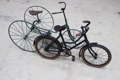 null « Cycles d'enfants »

-Tricycle d’enfant à chaine Vaucanson, vers 1900. Longueur...