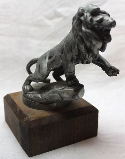 null Maurice Roger MARX ( 1872- 1956)

"Lion Peugeot"

Mascotte signée M.Marx. Bronze...