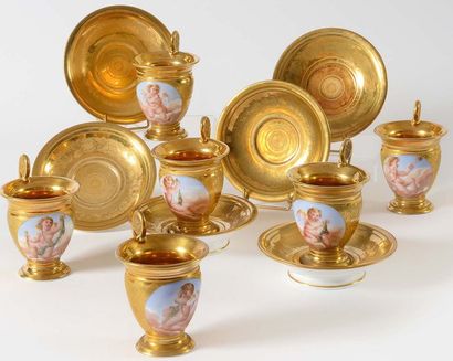 null PARIS Ensemble de six tasses et six soucoupes de forme ovoïde sur piédouche...