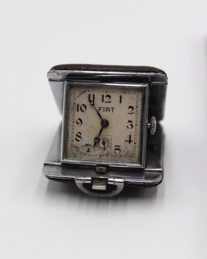 null « Horlogerie Automobile » -Pendulette promotionnelle Fiat, N° 796. dans un boitier...