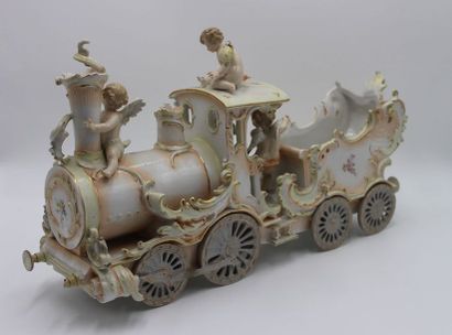 null « Locomotive «  Eros  » Porcelaine de Saxe. Important sujet en porcelaine de...