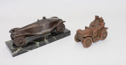 null « Bronzes Automobiles » - Torpédo Renault 40 CV en bronze, monté sur un socle...