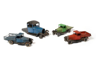 null “Jouets André Citroën  : lot composé de 4 modèles” - Tracteur C4, au 1/15°,...