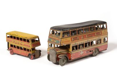 null RICO : Deux autobus mécaniques en tôle lithographiée, avec personnages, réf....