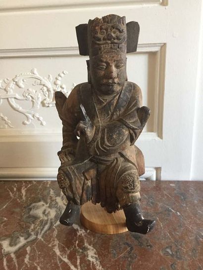 null CHINE Soldat ou Militaire en bois sculpté et patiné, certaines parties en bois...