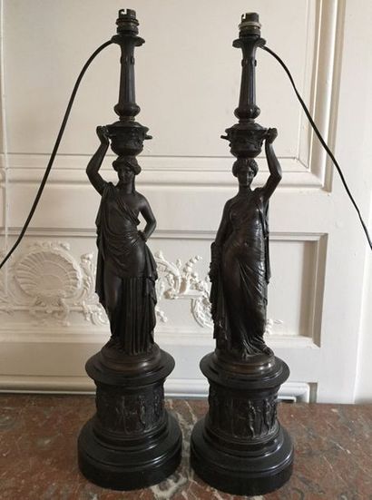 null Elias ROBERT (1821-1874) Paire de Candélabres formant pieds de lampe en bronze...