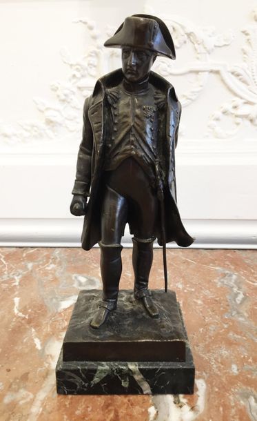 null NAPOLÉON Ier, empereur des Français (1769-1821). Statuette en bronze à patine...