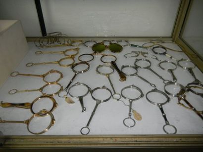 null Collection de pendules ; Régules ; Sculpture ; Bronze ; Armoire XVIIIème ; Arme...