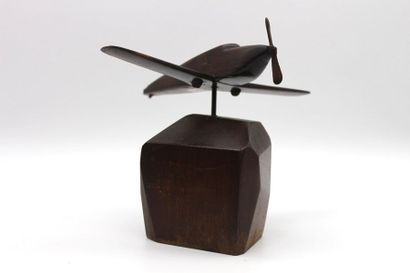 null Sculpture et service d'assiettes Aéronautique


- Sculpture en bois vernis....