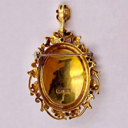 null PENDENTIF BROCHE en or jaune 750 millièmes, à motif ovale ajouré et finement...