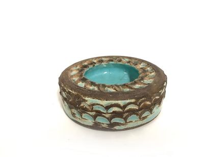 null JEAN BESNARD (1889-1958) Petit cendrier circulaire en terre cuite émaillée turquoise...