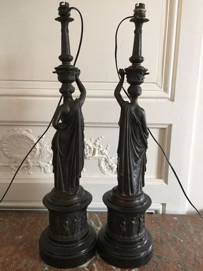 null Elias ROBERT (1821-1874) Paire de Candélabres formant pieds de lampe en bronze...