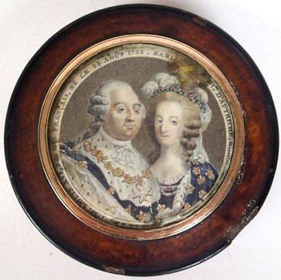 null TABATIERE en bois d'amourette orné de médaillons royalistes sur gravures. XVIIIème...