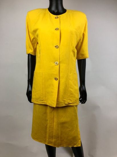 null LAUREL ENSEMBLE jupe chemise à manches courtes en lin jaune T.38 On y joint...