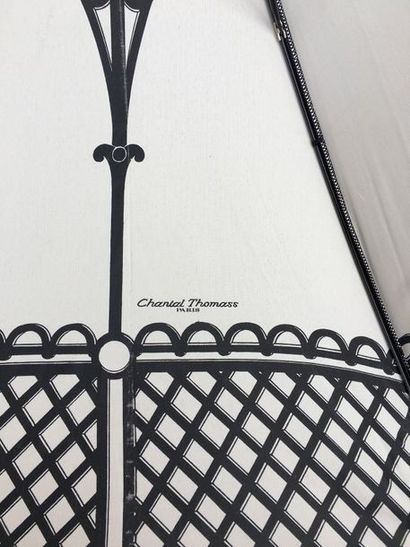 null CHANTAL THOMAS PARIS Parapluie noir, bordure blanche (Bon état)