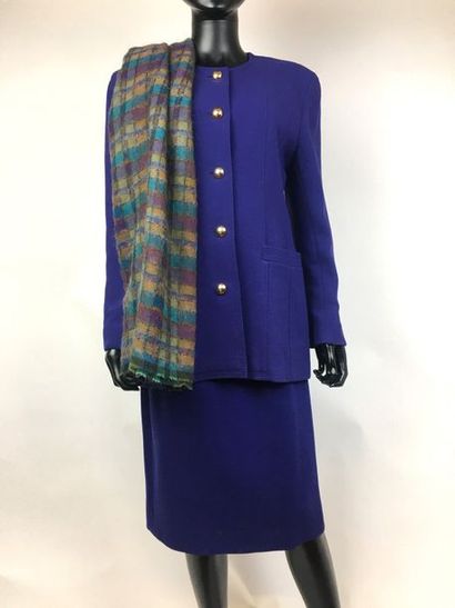 null ESCADA by MARGARETHA LEY- ANONYME Ensemble veste et jupe violet, simple boutonnage...