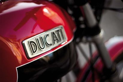 DUCATI 750 GT Cadre numéro ZDM750S754097

Moteur numéro 754133

Carte grise française

La...