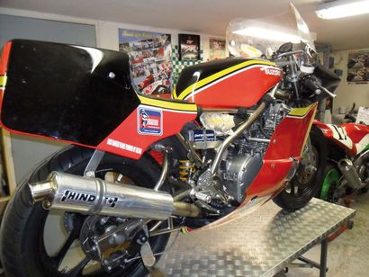 SUZUKI "NICO BAKKER" GSX 1000 Cette moto a été achetée par Tony Smith, pilote Anglais,...