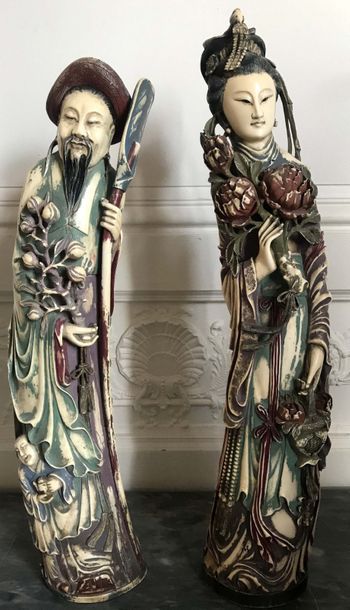 null CHINE Deux grands okimonos en ivoire polychrome représentant un couple de hauts...