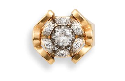 null BAGUE ANNEES 1950 

en or jaune 750 millièmes, platine et diamants, sept diamants...