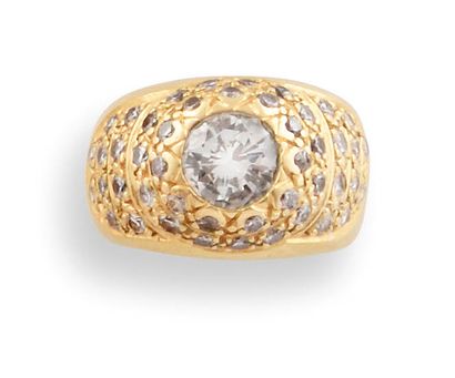 null BAGUE 

en or jaune 750 millièmes présentant un diamant de taille brillant ancienne...