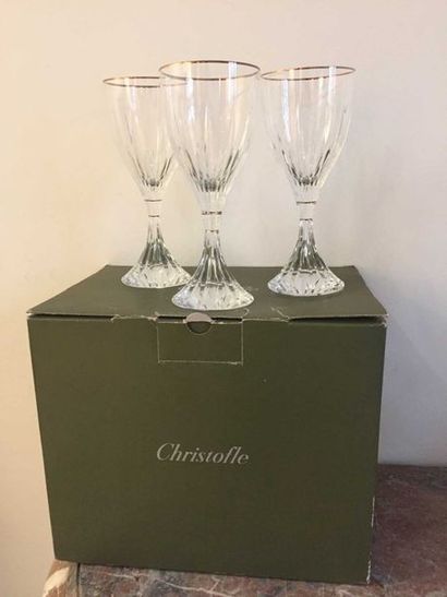 null CHRISTOFLE Suite de 12 verres à eau en cristal modèle Cathédrale. Haut : 20...