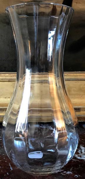 null BACCARAT Vase en cristal de forme balustre. Hauteur : 30 cm. Très bon état