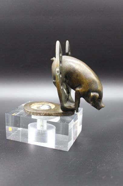 null "Cochon Porte-Bonheur"

Mascotte signée H.Payen ( Henri Payen, XX ème). Bronze...