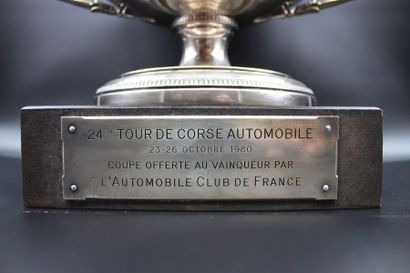 null "Coupe du Tour de Corse Automobile 1980"

Grande coupe en métal argenté, avec...