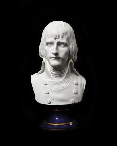 null SÈVRES Buste en biscuit représentant le Général Bonaparte, les cheveux longs...