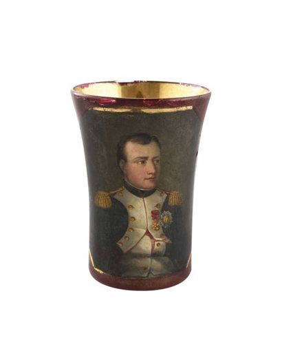 null Rare verre eglomise à décor en réserve de l’Empereur Napoléon Ier en uniforme...