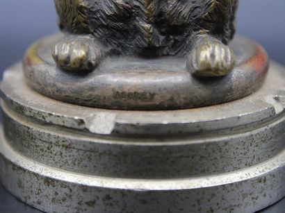 null "Le Scottish"

Mascotte marquée du magasin "Asprey" à Londres. Bronze argenté....