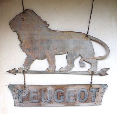 null "Enseigne « Lion Peugeot »"

Enseigne à suspendre, lion passant sur une flèche,...